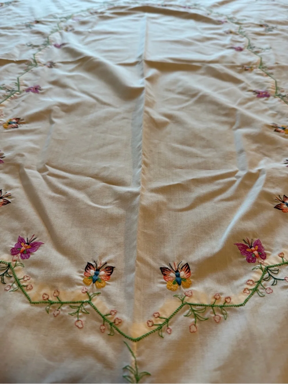 Vintage 79X64 Oval Embroidered Butterfly and Floral Tablecloth